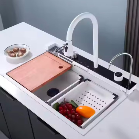 Multifunctionele watervalgootsteen met digitaal display